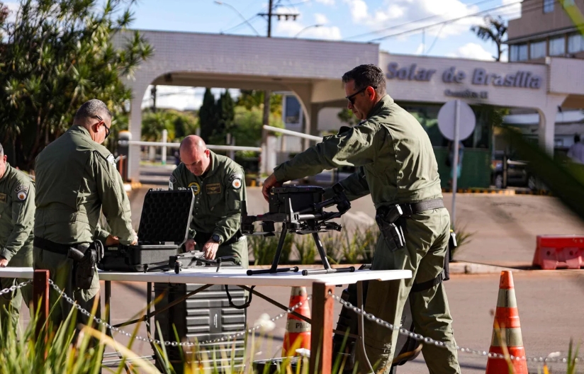 Monitoramento de Segurança: PM do DF Utiliza Tecnologia Anti-Drone na Casa de Bolsonaro Monitoramento de Segurança: PM do DF Utiliza Tecnologia Anti-Drone na Casa de Bolsonaro