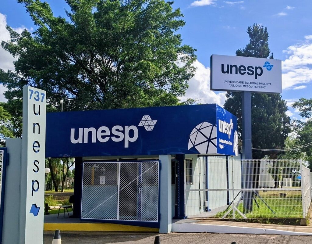 O Uso de IA na Educação: O Que Universidades Permitem e Proíbem?