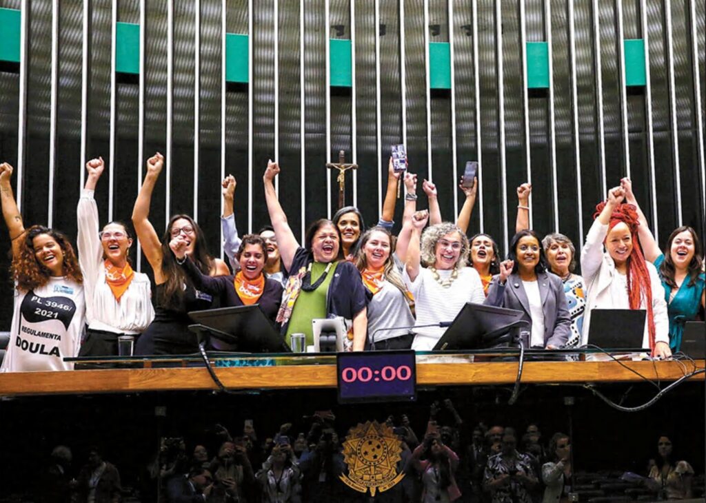 Pacote de Projetos para Mulheres na Câmara: Avanços e Desafios em Pauta Pacote de Projetos para Mulheres na Câmara: Avanços e Desafios em Pauta