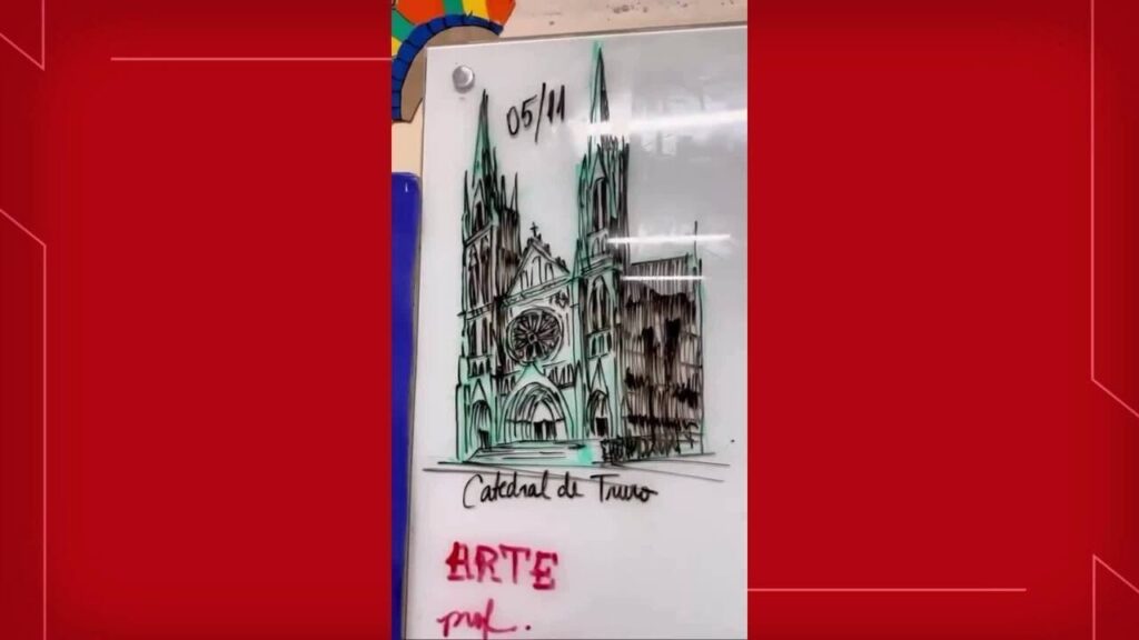 Professora do DF Encanta com Desenhos em Lousa e Vira Sensação nas Redes Sociais Professora do DF Encanta com Desenhos em Lousa e Vira Sensação nas Redes Sociais
