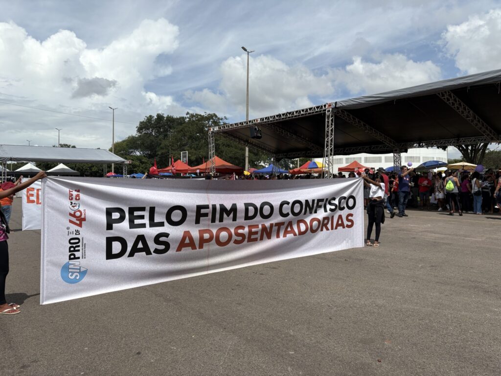 Professores do DF Pedem Reestruturação da Carreira em Assembleia de 2026