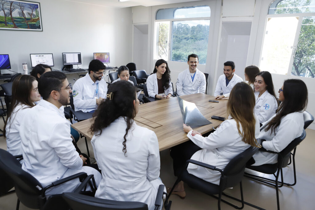 Ses-DF Lança Seletivo para 65 Vagas de Preceptores em Residência Médica