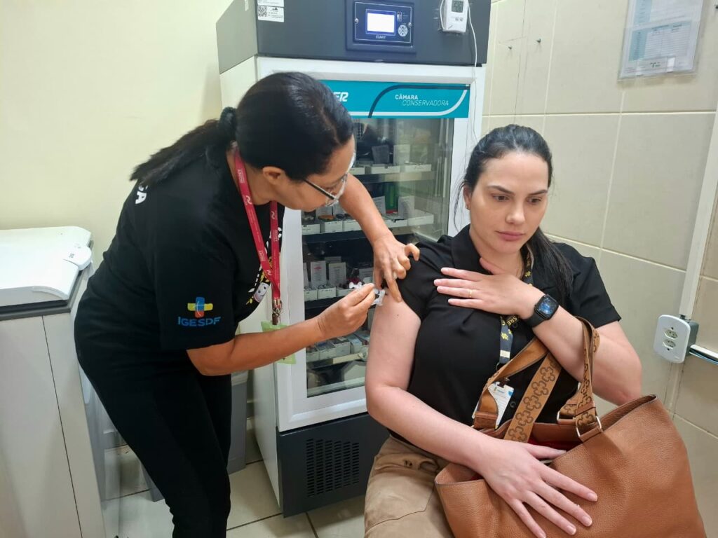 Vacinação Contra Gripe Iniciada em DF para Profissionais de Saúde