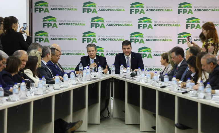 Agronegócio: Diálogo entre Ministério da Agricultura e FPA Reforça Políticas de Crédito e Desenvolvimento Agronegócio: Diálogo entre Ministério da Agricultura e FPA Reforça Políticas de Crédito e Desenvolvi