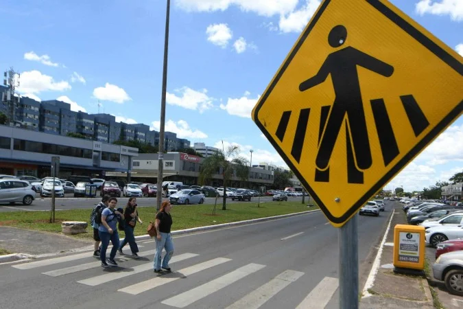 Brasília Celebra 29 Anos de Faixas de Pedestre com Blitz Educativa Brasília Celebra 29 Anos de Faixas de Pedestre com Blitz Educativa