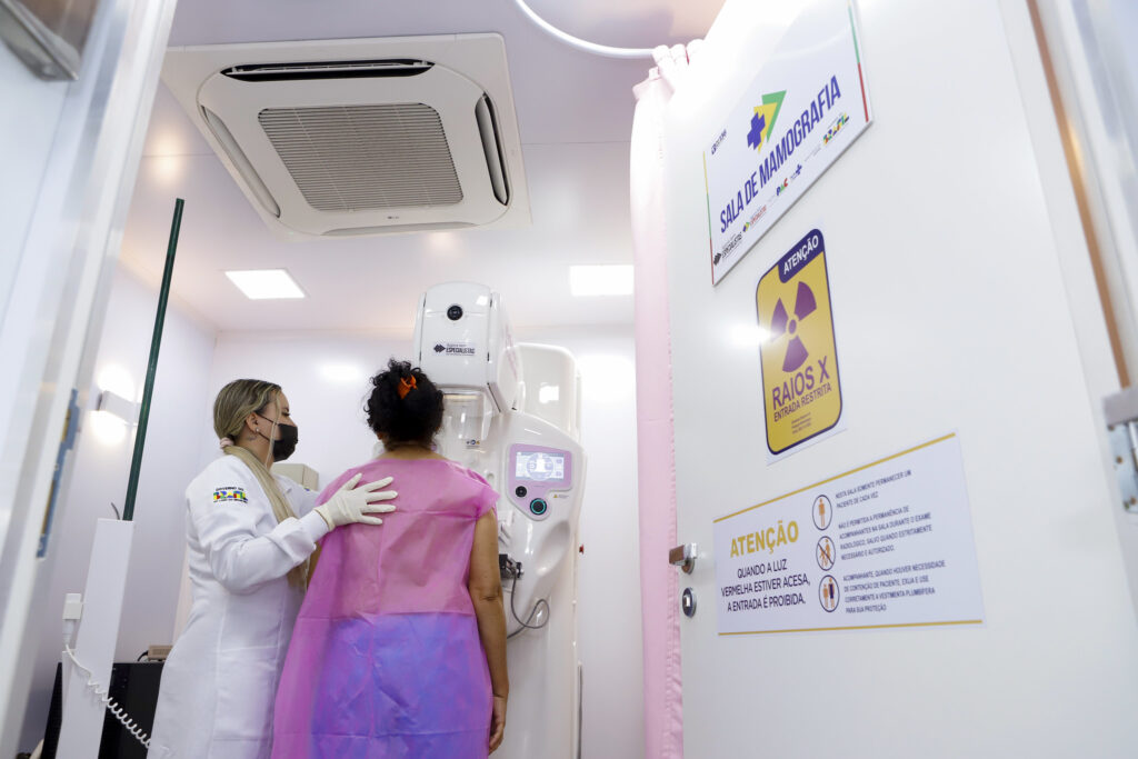 Carreta do Programa Agora Tem Especialistas Leva Saúde da Mulher a Planaltina