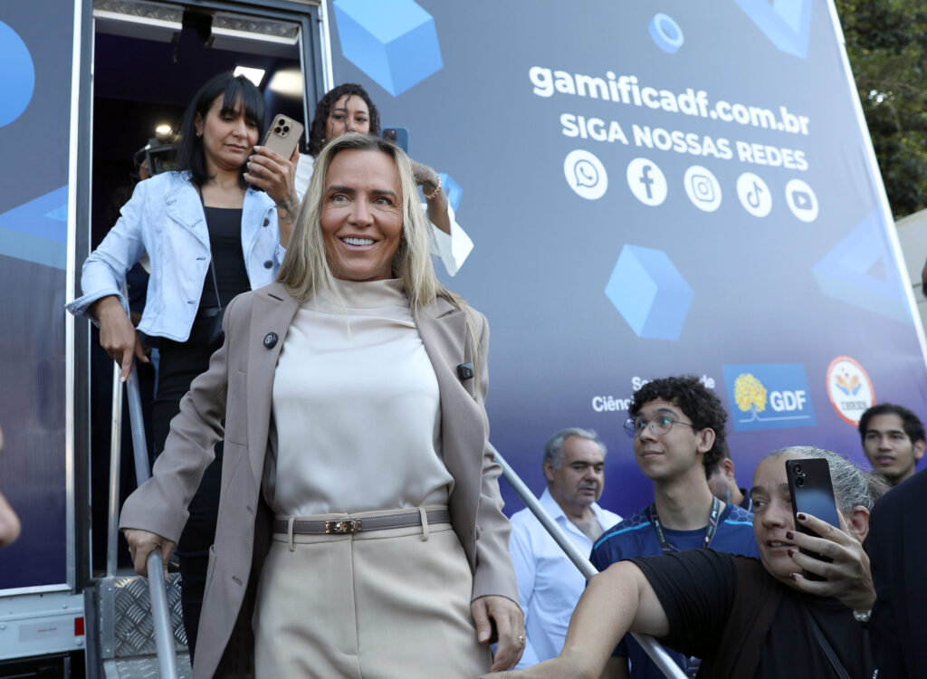 Celina Leão Inaugura Carretas Itinerantes do Projeto Gamifica no DF