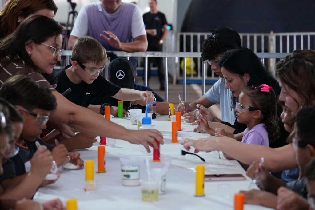 Ciência na Estrada: Experiências Científicas Gratuitas em Cruzeiro Velho