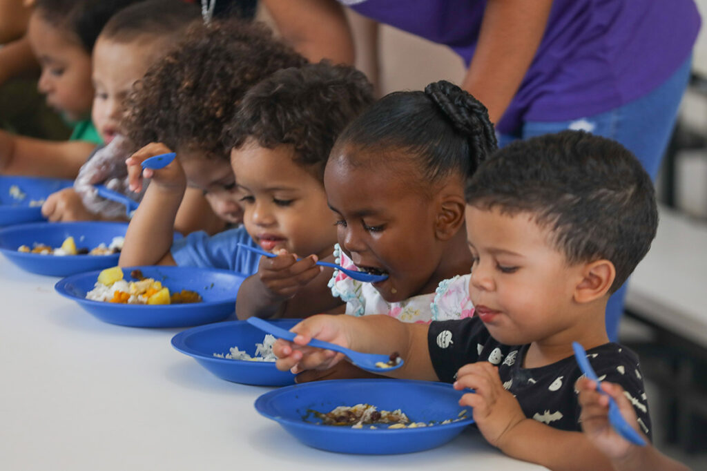 Crianças em Tempo Integral: O Exemplo do DF com 100% de Creches em Período Integral