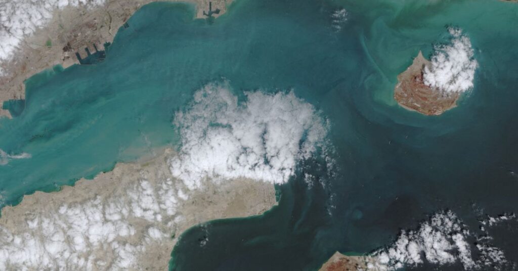 Crise no Estreito de Ormuz Aumenta Incertezas no Agronegócio Brasileiro