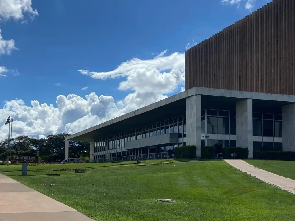 Desafios Fiscais do DF: Estudo Revela Risco a Políticas Públicas e Investimentos