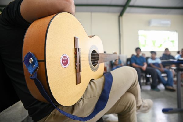 Ensino Gratuito de Viola Caipira Chega a Escolas Rurais do DF Ensino Gratuito de Viola Caipira Chega a Escolas Rurais do DF