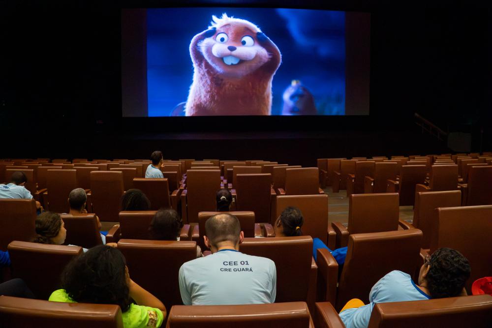 Estudantes Especiais do DF Vivenciam Sessão Inclusiva de Cinema no Cine Brasília Estudantes Especiais do DF Vivenciam Sessão Inclusiva de Cinema no Cine Brasília