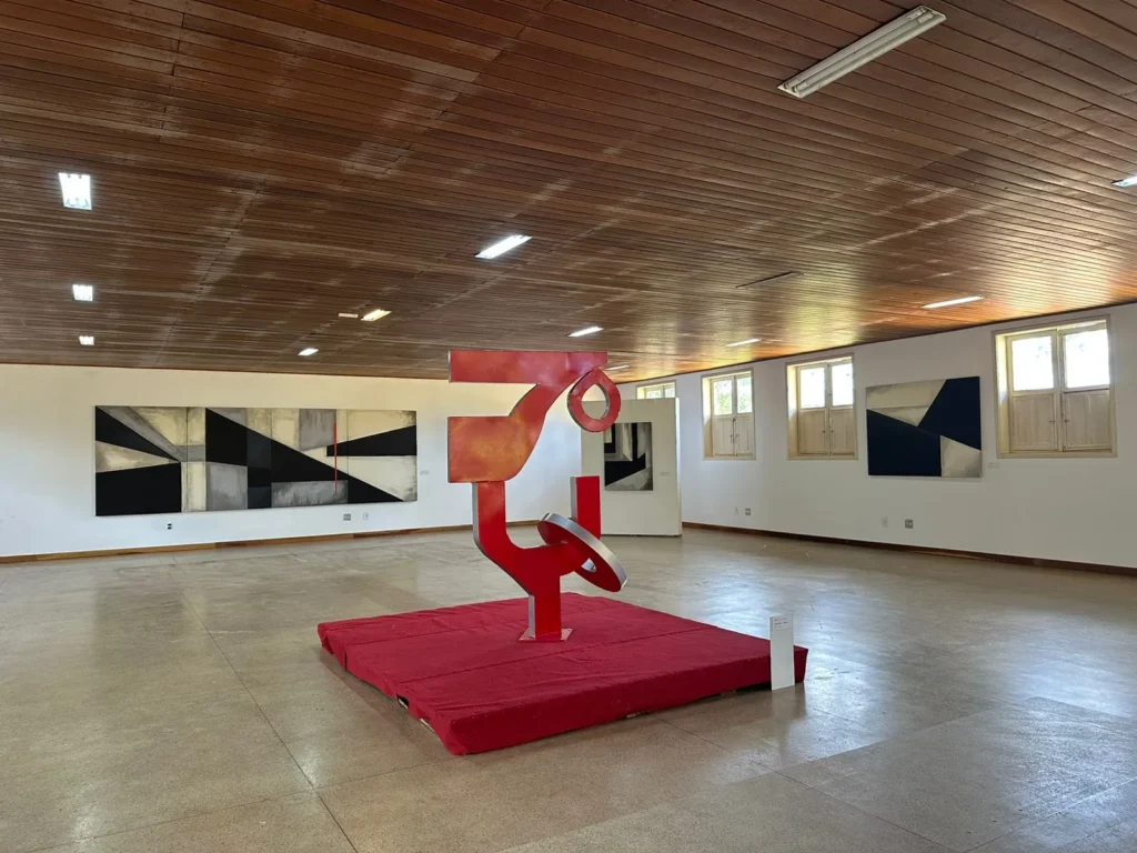 Exposição 'Concreto Invisível' no Museu Vivo da Memória Candanga: Uma Nova Perspectiva sobre Brasíli