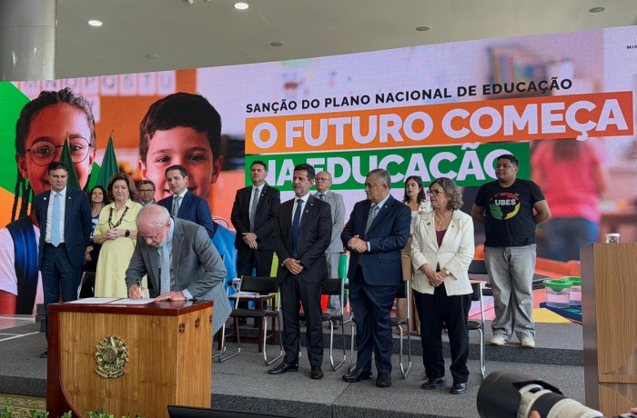 Lula Promove Novo PNE: Avanços no Investimento em Educação Pública Lula Promove Novo PNE: Avanços no Investimento em Educação Pública