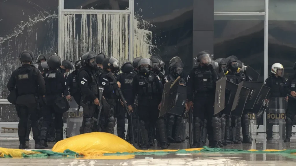 PM de Brasília Expulsa Coronéis Condenados por Omissão em Ataques de 8 de Janeiro PM de Brasília Expulsa Coronéis Condenados por Omissão em Ataques de 8 de Janeiro