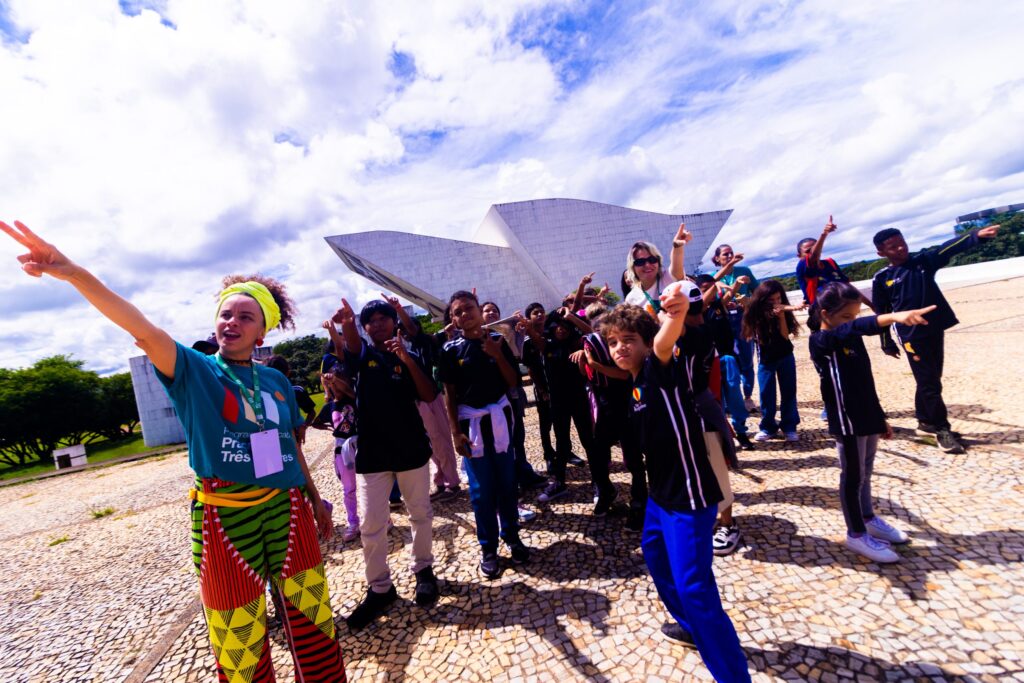 Praça dos Três Poderes: Programa Educativo Celebra Aniversário de Brasília com Iniciativas Culturais