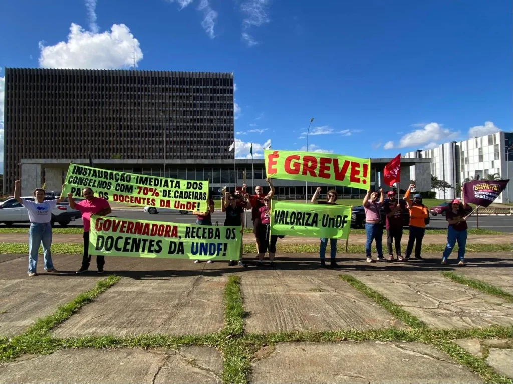 Professores da UnDF Prolongam Greve e Exigem Negociações com o GDF