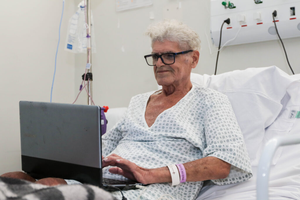 Quarta Idade em Ascensão no Brasil: Desafios para a Rede de Saúde Quarta Idade em Ascensão no Brasil: Desafios para a Rede de Saúde