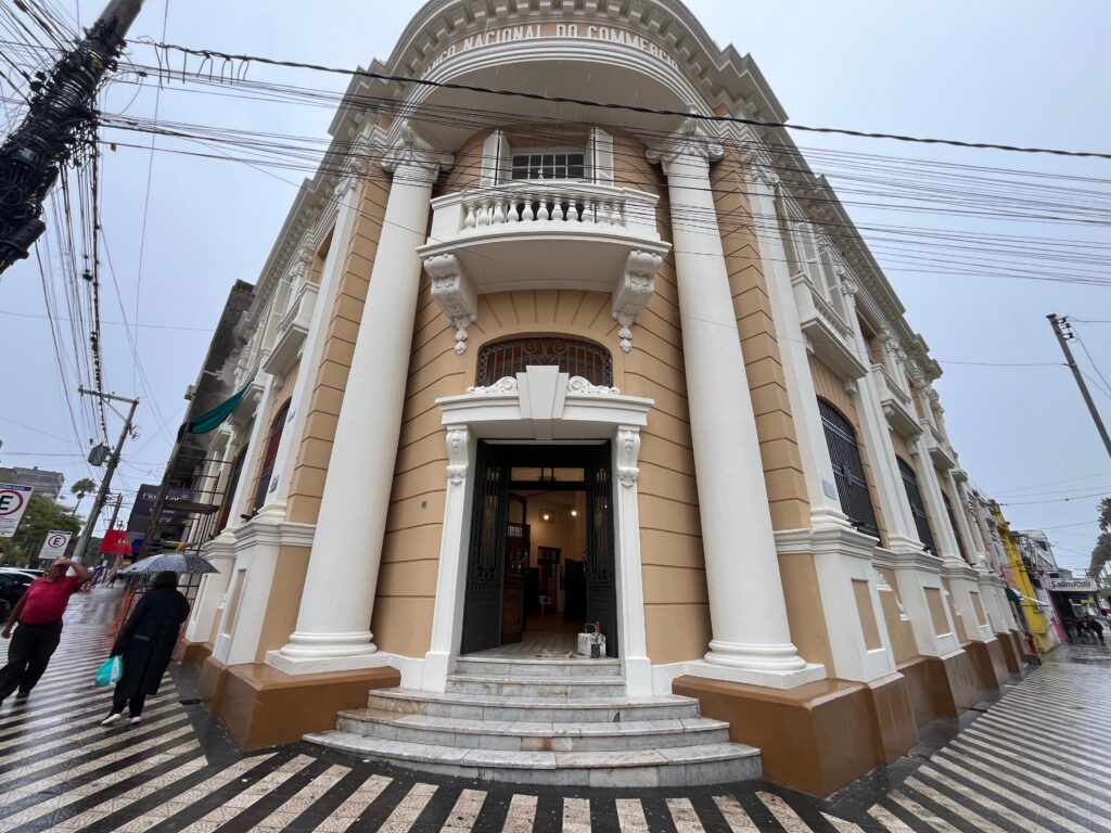 Revitalização da Casa de Cultura Pedro Wayne: Cores Originais de 1929 Retornam à Bagé Revitalização da Casa de Cultura Pedro Wayne: Cores Originais de 1929 Retornam à Bagé