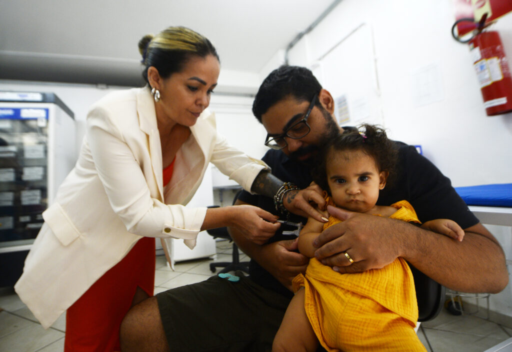 Vacinação Infantil Contra a Febre Amarela no DF Atinge Apenas 85,6% da Meta