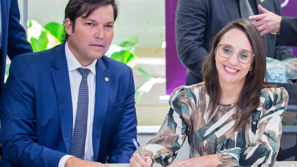 Carteira da Mãe Atípica no DF: Projeto de Robério Negreiros propõe benefício para cuidadoras