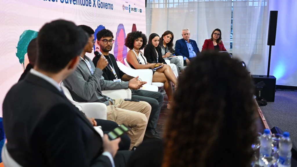 Jovens Latino-Americanos Exigem Mais Participação Política em Fórum em Brasília