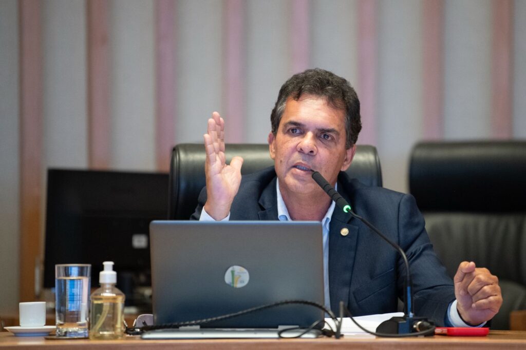Deputado Ricardo Vale Critica Patrocínio do BRB ao Flamengo e Pede Mais Investimentos no Esporte do