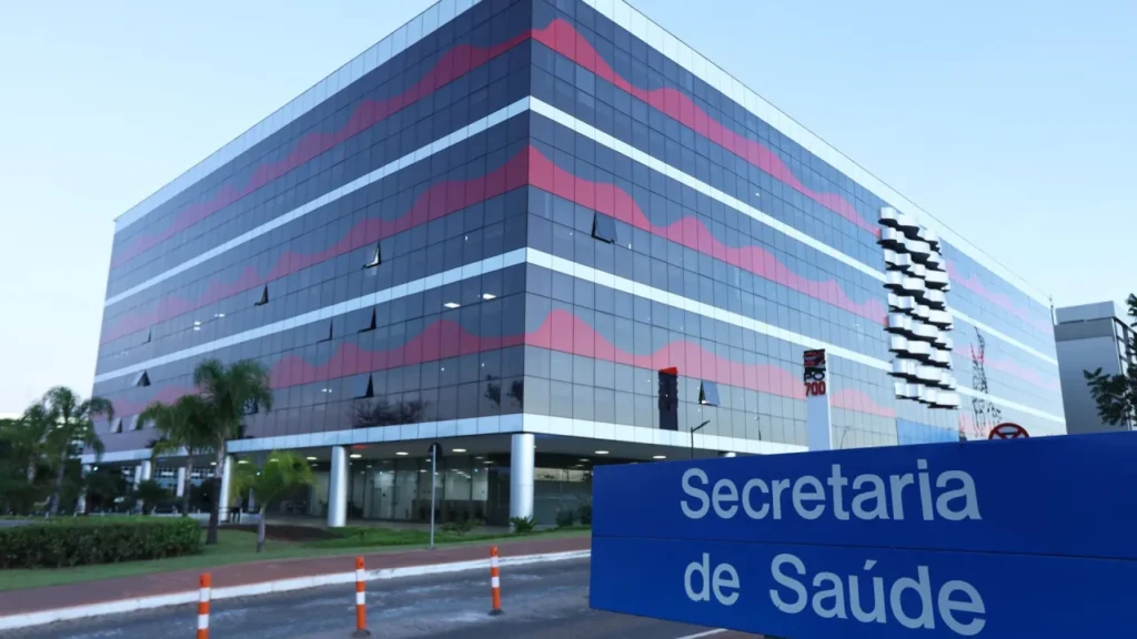 Distrito Federal abre edital com 114 vagas na Saúde e salários de até R$ 21 mil