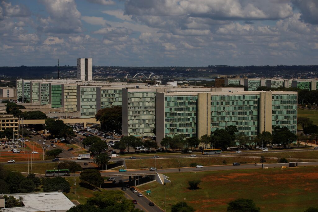 Distrito Federal Lidera Renda Média do País: Descubra os Números por Estado