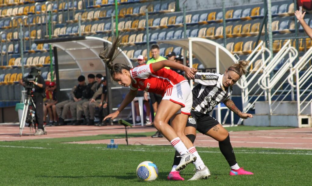 Inter Enfrenta Santos no Brasileirão Feminino: Um Duelo de Necessidades