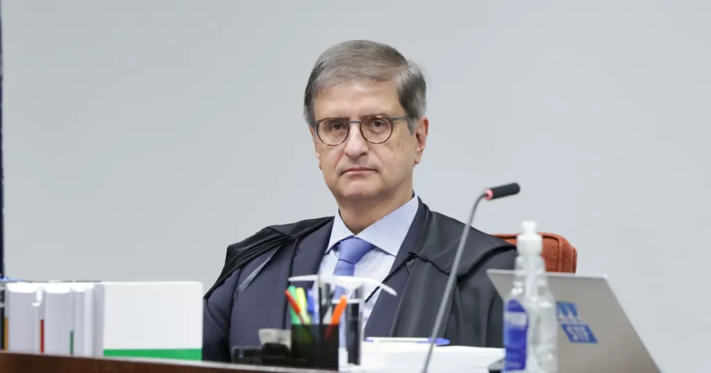 PGR se Oposição a Lei que Permite Uso de Bens Públicos pelo GDF para Suporte ao BRB