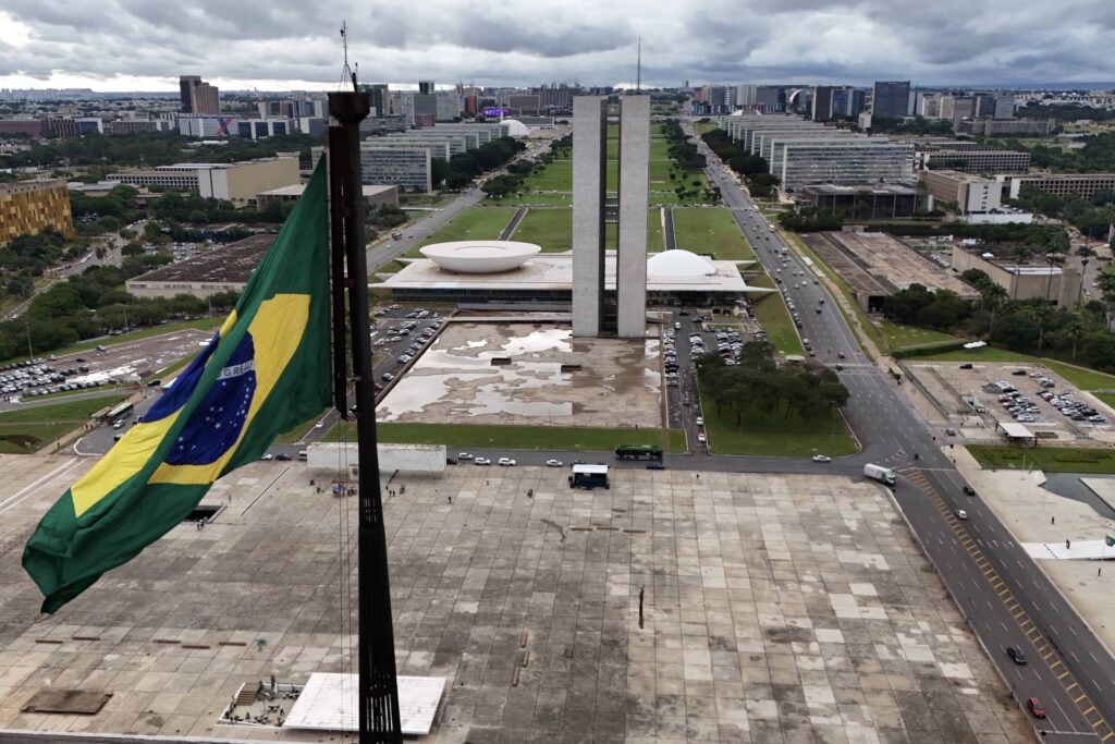 Renda Média do Trabalho no DF: Maior que o Dobro em 14 Estados