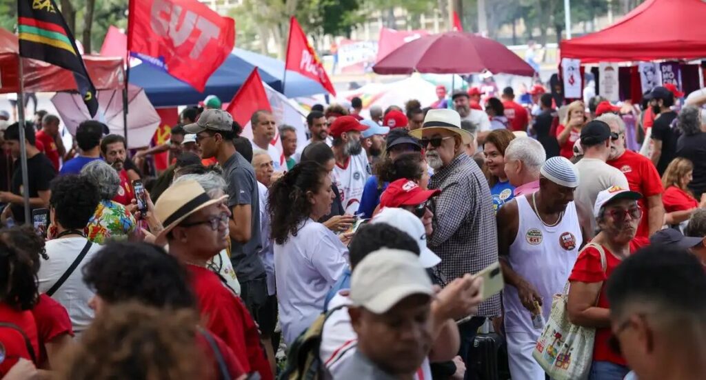 Sindicatos Protestam pelo Direito ao Descanso e pelo Fim da Escala 6x1