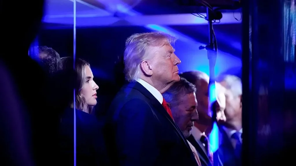 Trump vaiado durante o hino nas finais da NBA no Madison Square Garden