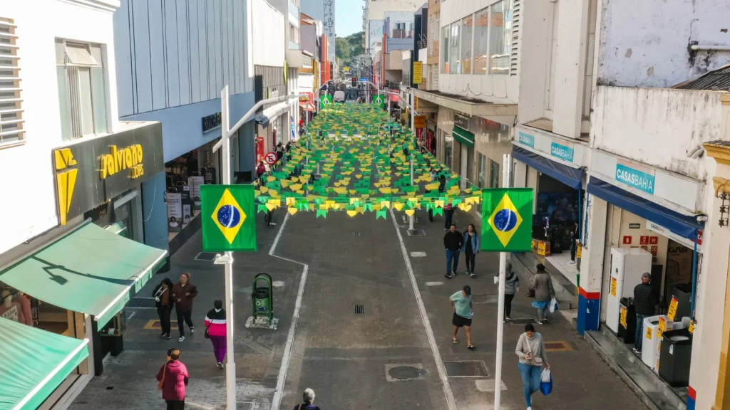 Centro de Jundiaí recebe decoração verde e amarela e já entra no clima da Copa do Mundo 2026 Centro de Jundiaí recebe decoração verde e amarela e já entra no clima da Copa do Mundo 2026