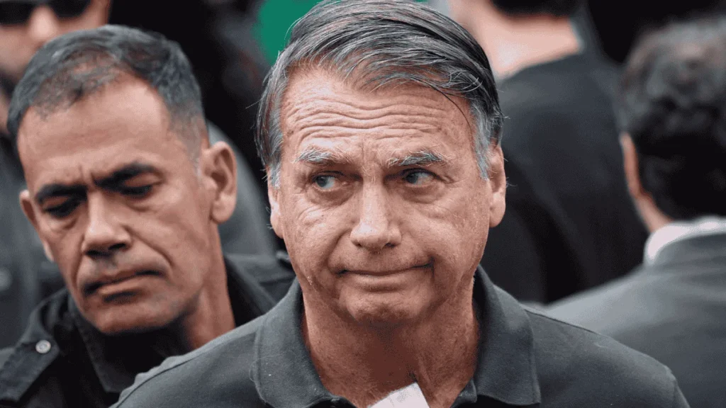 Bolsonaro presta depoimento à polícia do Distrito Federal sobre arma apreendida em blitz Bolsonaro presta depoimento à polícia do Distrito Federal sobre arma apreendida em blitz