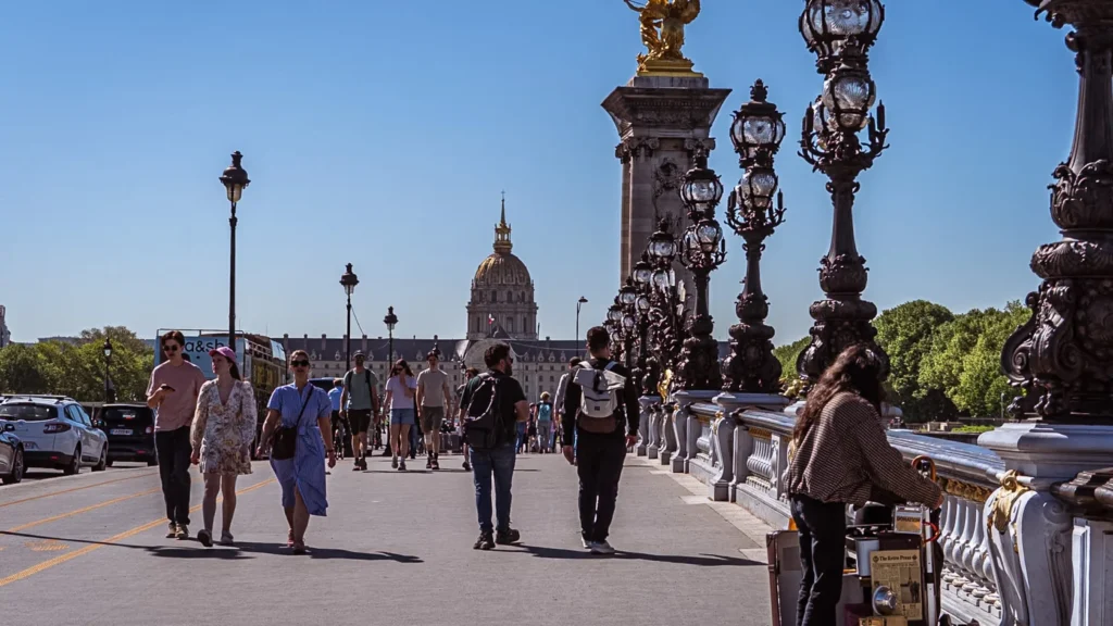Calor Extremo na Île-de-France: Até 39°C e Noites Tropicais que Desafiam a Região Calor Extremo na Île-de-France: Até 39°C e Noites Tropicais que Desafiam a Região