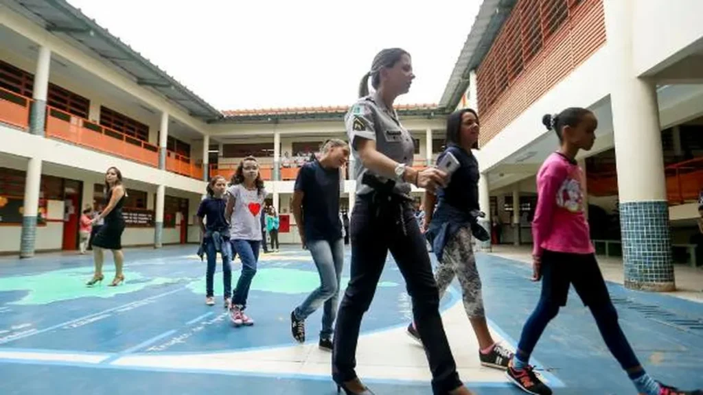 Distrito Federal estabelece marco legal para escolas cívico-militares e fortalece gestão compartilha