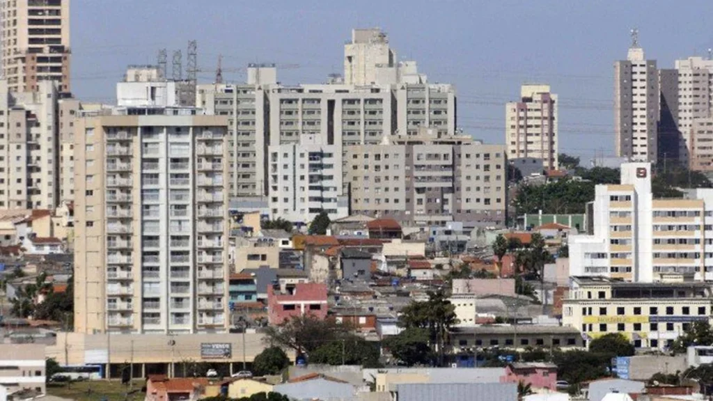 Crescimento Vertical no Distrito Federal: Desafios da Infraestrutura Urbana Crescimento Vertical no Distrito Federal: Desafios da Infraestrutura Urbana