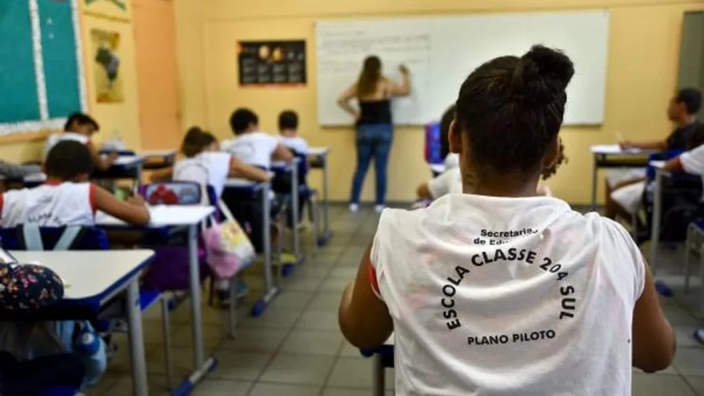 CLDF aprova transparência dos materiais didáticos nas escolas públicas do Distrito Federal CLDF aprova transparência dos materiais didáticos nas escolas públicas do Distrito Federal