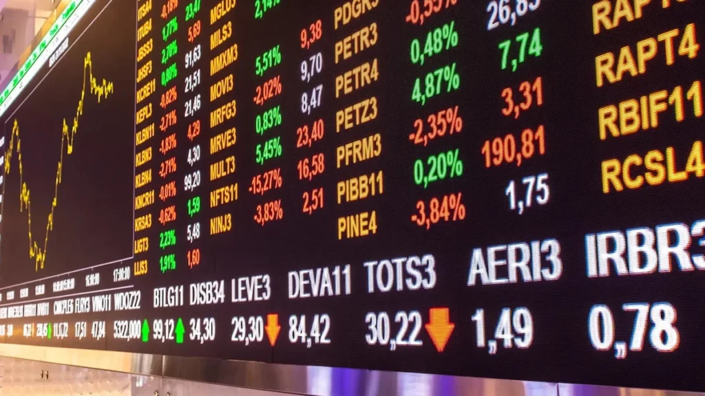 Ibovespa fecha em alta apesar de falha na B3 e dólar avança a R$ 5,07