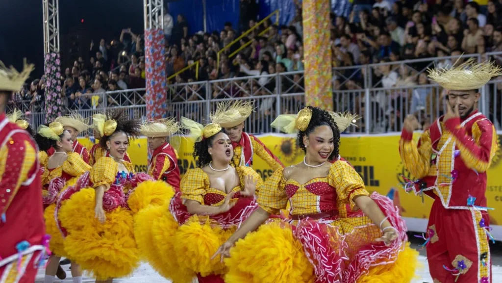 Quadrilhas Juninas de Ceilândia e Taguatinga Brilham em Competição Nacional na Paraíba Quadrilhas Juninas de Ceilândia e Taguatinga Brilham em Competição Nacional na Paraíba