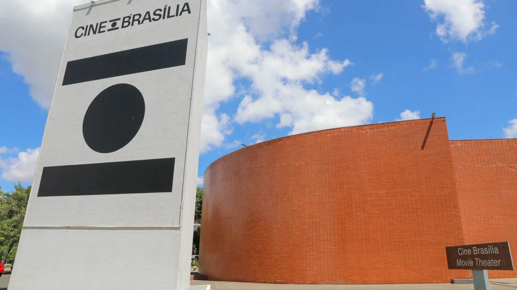 Cine Brasília enfrenta risco de fechamento por falta de verba e mobiliza cultura local Cine Brasília enfrenta risco de fechamento por falta de verba e mobiliza cultura local