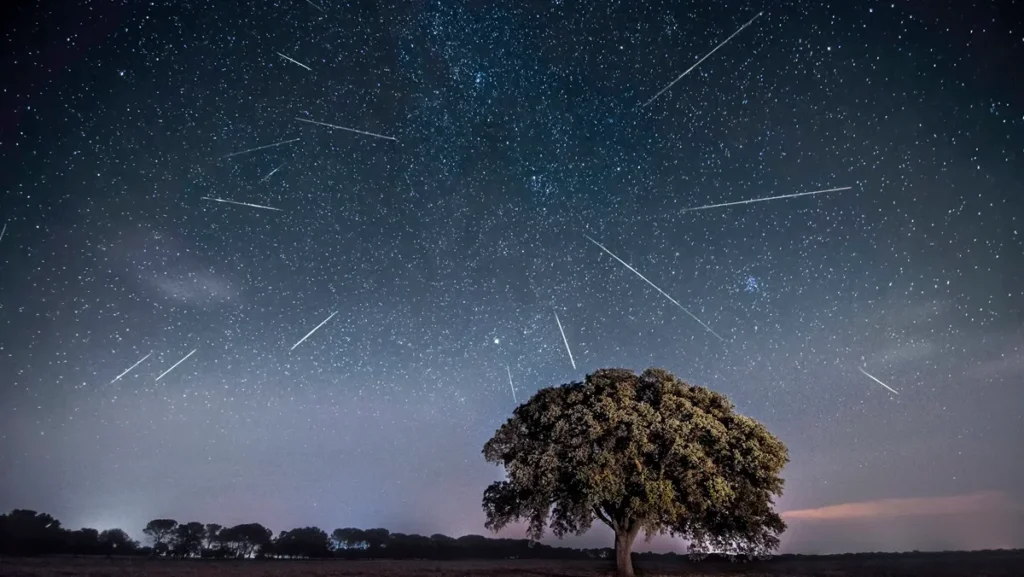 Chuva de Meteoros Ilumina o Céu do Distrito Federal com Pico Duplo