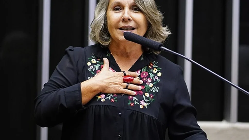 PDT e PT no Distrito Federal mantêm apoio mútuo ao Senado mesmo sem coligação formal PDT e PT no Distrito Federal mantêm apoio mútuo ao Senado mesmo sem coligação formal