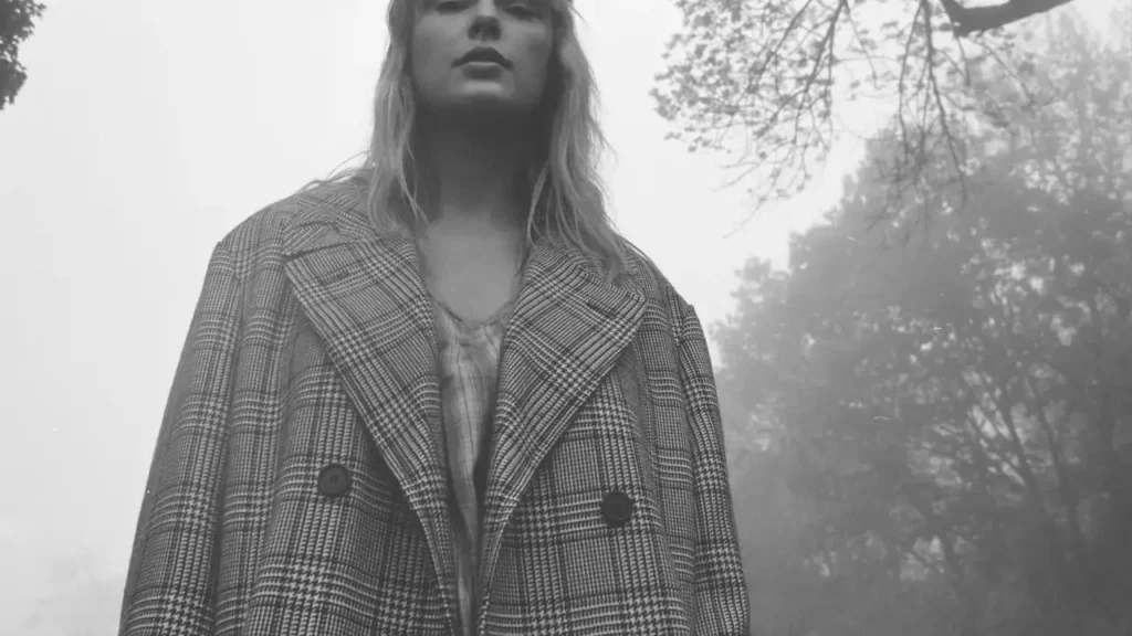 Seis anos de “Folklore”, de Taylor Swift: 6 faixas que marcaram uma era Seis anos de "Folklore", de Taylor Swift: 6 faixas que marcaram uma era