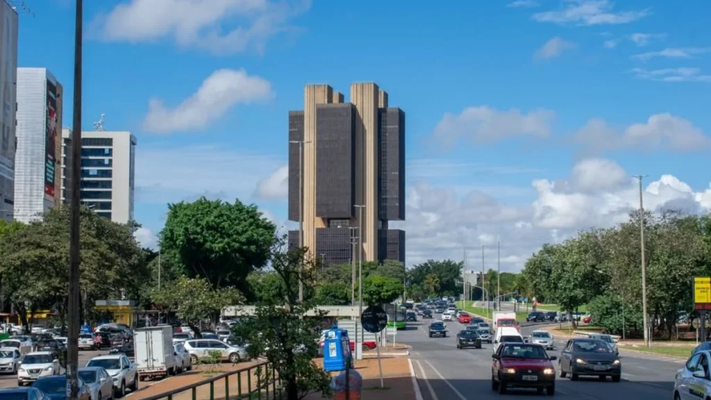 GDF inicia ocupação do Centrad em Taguatinga e prevê economia de R$ 1 bilhão em aluguéis GDF inicia ocupação do Centrad em Taguatinga e prevê economia de R$ 1 bilhão em aluguéis
