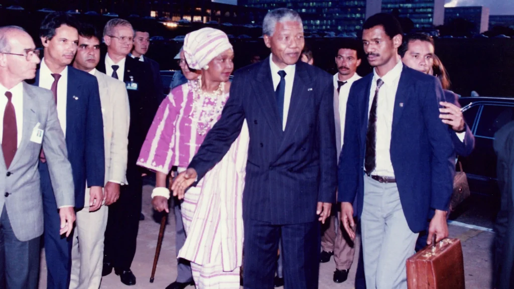 Nelson Mandela em Brasília: visita histórica após prisão e legado contra o apartheid Nelson Mandela em Brasília: visita histórica após prisão e legado contra o apartheid