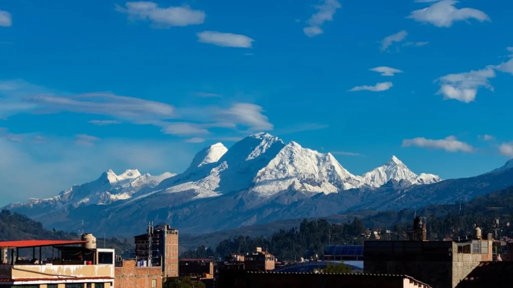 Por que escalar o Huascarán está cada vez mais perigoso? Entenda os riscos e impactos Por que escalar o Huascarán está cada vez mais perigoso? Entenda os riscos e impactos
